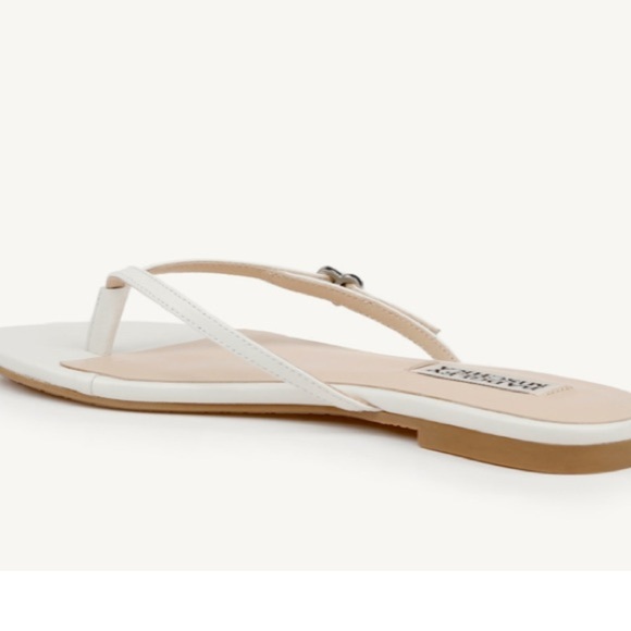 Badgley Mischka Shoes - Badgley Mischka's Dynah Flat Sandal, White Leather, 6.0